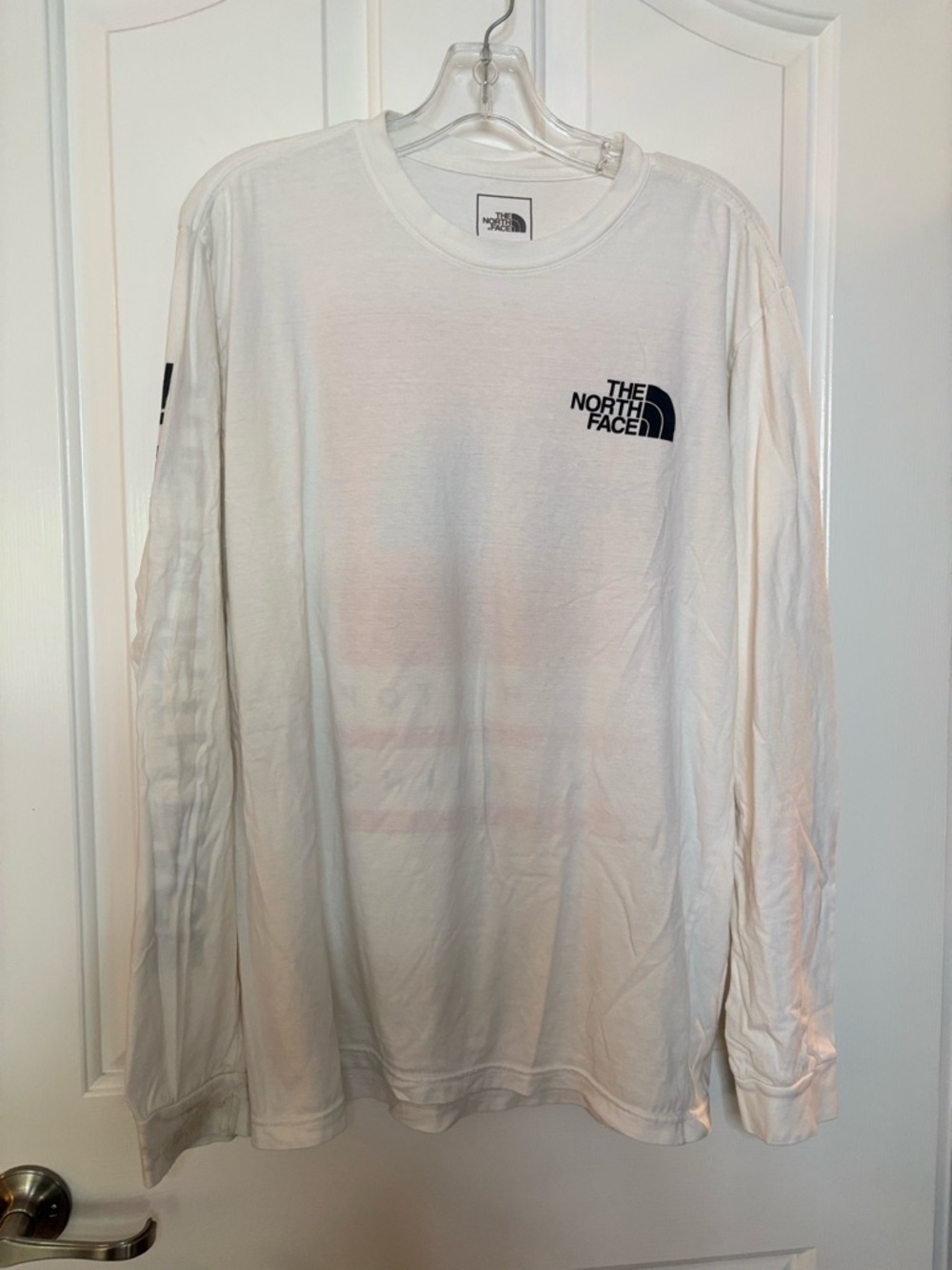 EUCThe North Face Men’s White Long Sleeve Logo Shirt with Black Print Size L